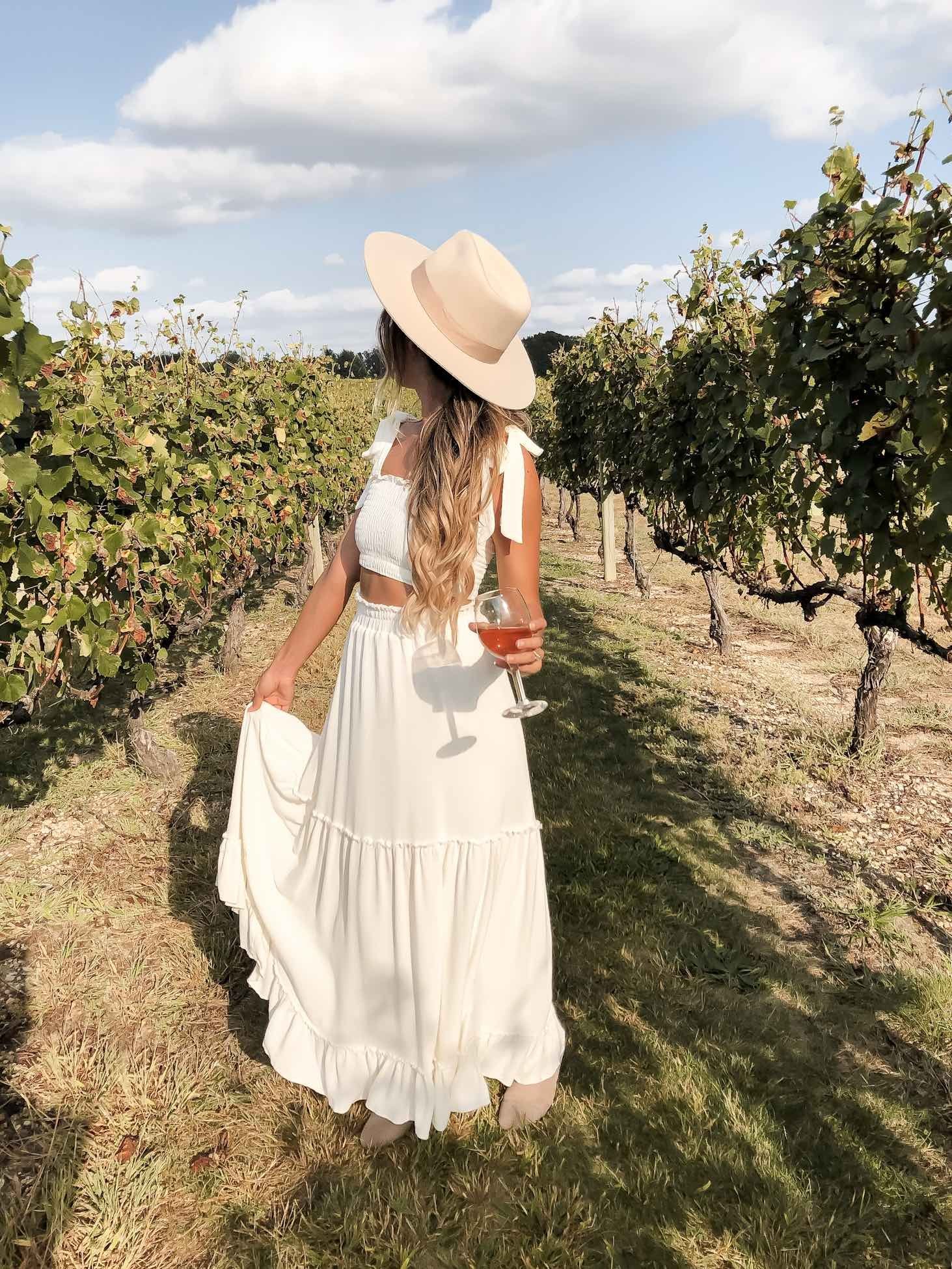Summer Wine Tasting Outfits That Are Comfy, Cute & Vineyard-Approved