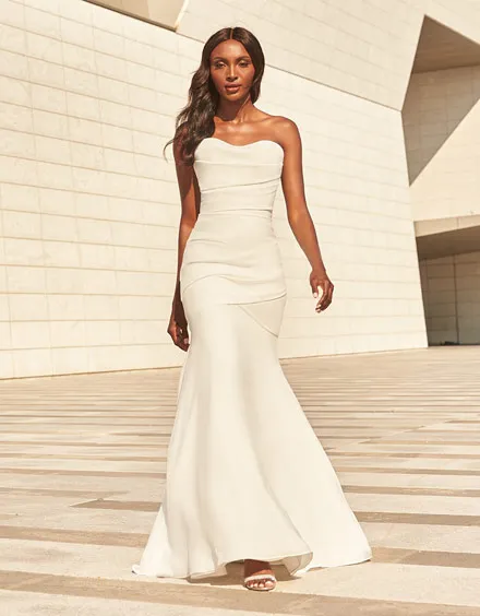 How to Dress an Hourglass Figure (From Someone Who Actually Has One)